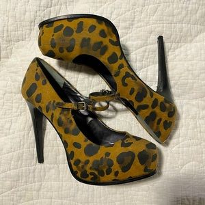 OFFERS WELCOME! Simply Vera Wang Leopard/Cheetah/Animal Print Heels